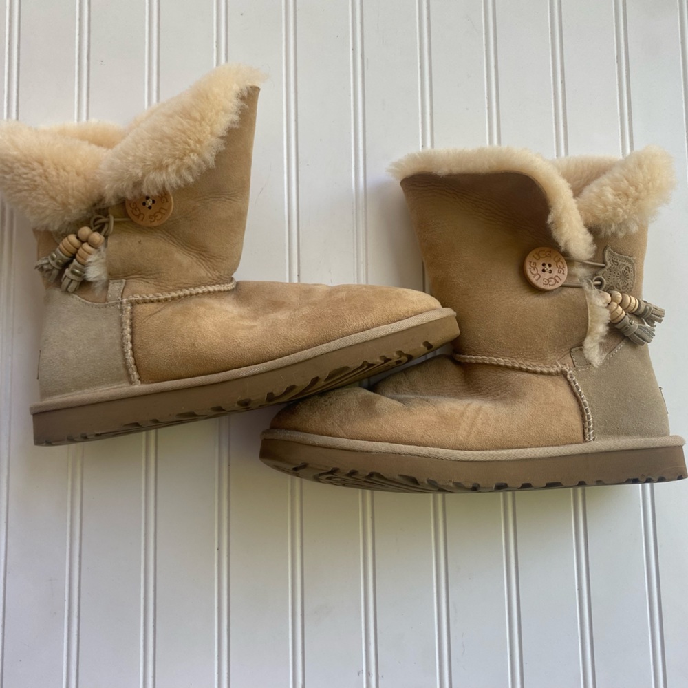 Bailey Charm Ugg Boots - Size 8 Women’s Boot